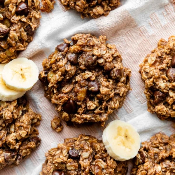 banana oatmeal breakfast cookies with chocolate chips on pink and white linen.