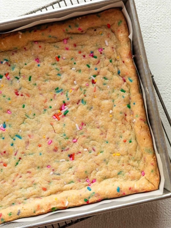 sprinkle bars in pan.