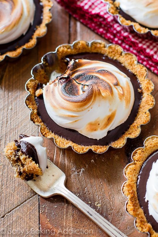 s'mores tartlets with a fork