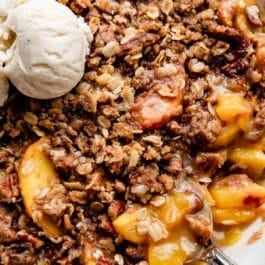 close up of peach crisp.