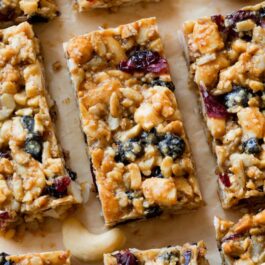 berry vanilla cashew snack bars