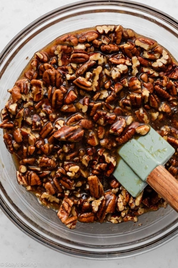 topping mixture in glass bowl.