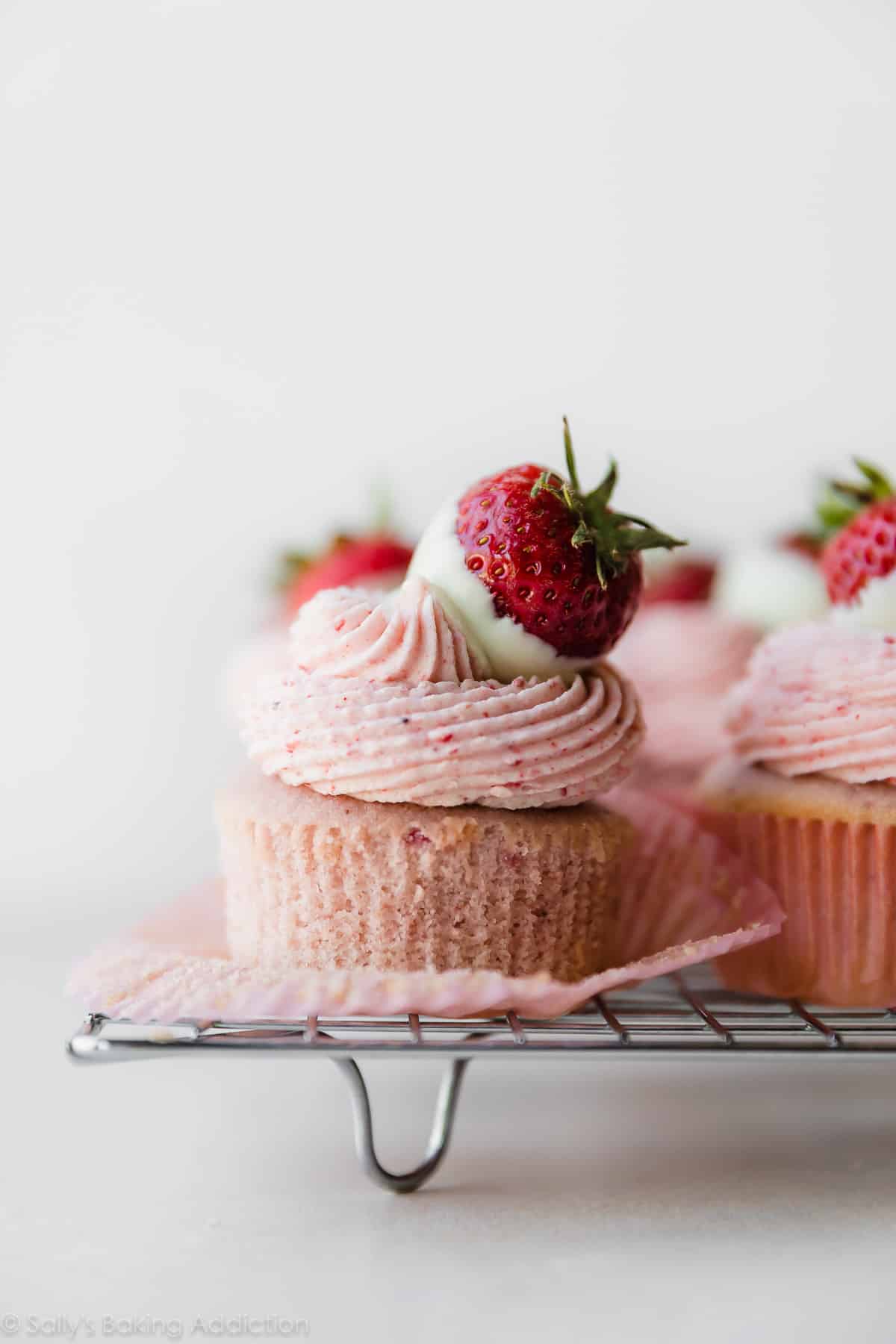 strawberry cupcakes with white chocolate strawberry frosting