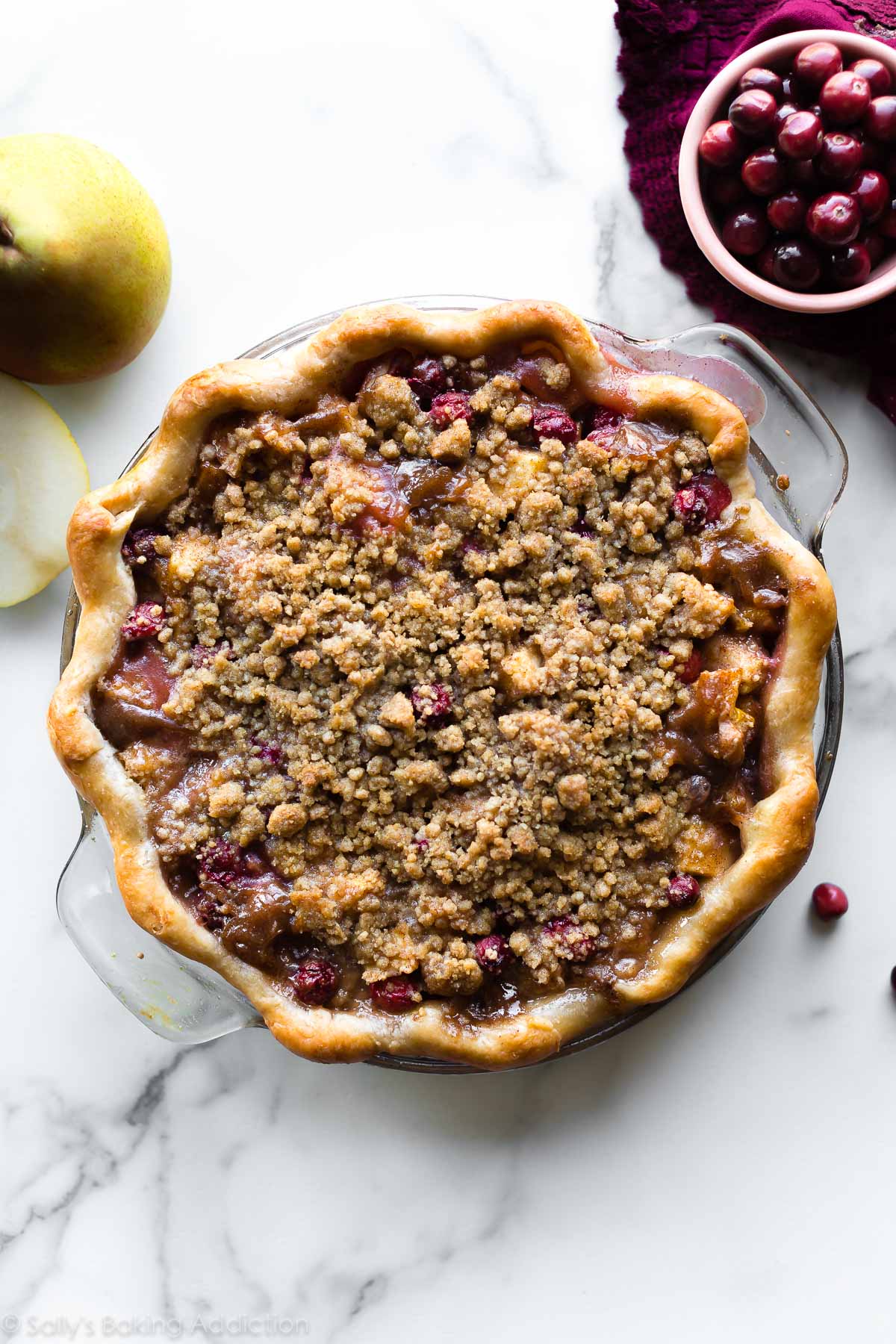 Cranberry pear crumble pie
