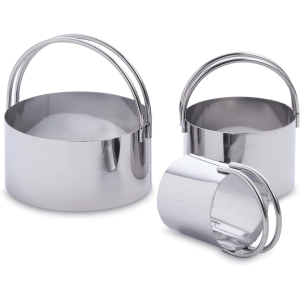 set of 3 biscuit cutters.