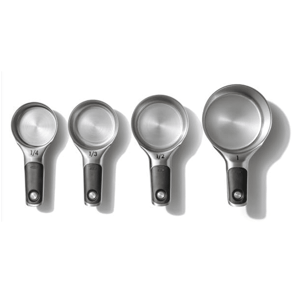 set of measuring cups.