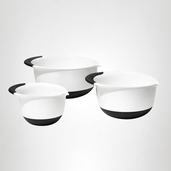 set of 3 plastic mixing bowls with pour spout.
